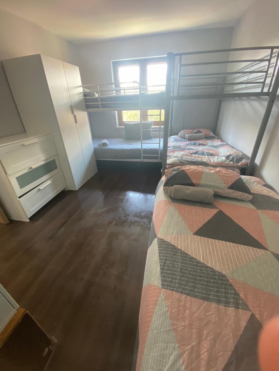 Privatunterkunft Airport Big With Bathroom Outside - Kitchen Only 7 Days Reservation *